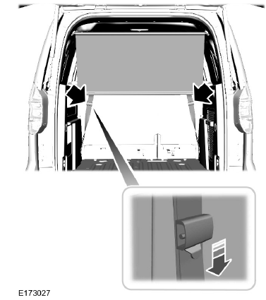 Ford Transit Courier. Pose du filet de chargement