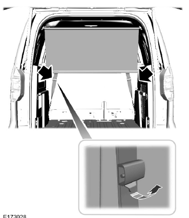 Ford Transit Courier. Dépose du filet de chargement