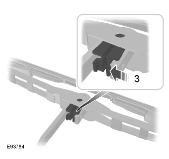 Ford Transit Connect. Remplacement des balais d'essuie-glaces