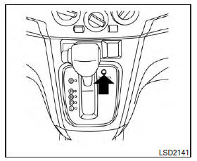 Nissan NV200. Déverrouillage du levier sélecteur