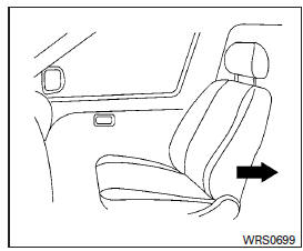 Nissan NV200. Ensemble de retenue d'enfant orienté vers l'avant (siège du passager avant), étape 1