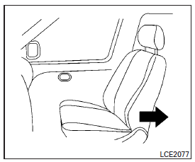 Nissan NV200. Retrait de la roue de secours et des outils du coffre